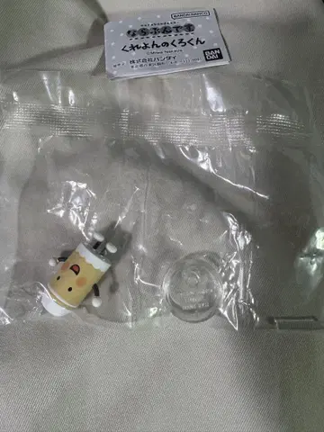 나란히 있습니다 크레용의 검은색과 흰색