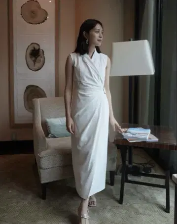 laubeblanc 사이드 버클 드레이프 드레스 화이트