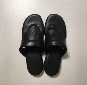 que 가죽 샌들 블랙