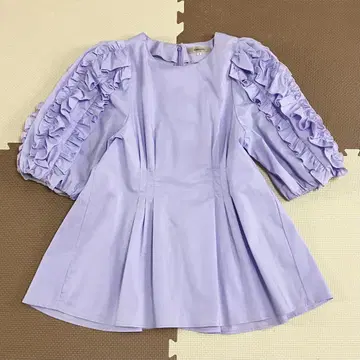 저스길리티 프릴 소매 블라우스 반소매 퍼플 턱 면 혼방