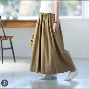 에테르니 데 소와 와이드 팬츠