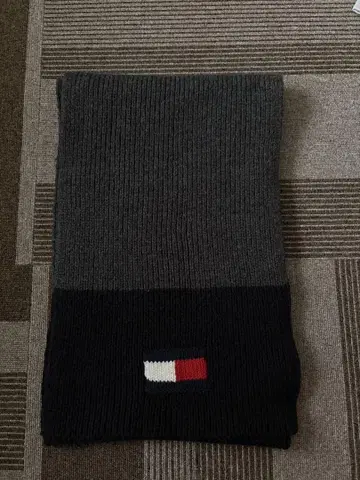 타미힐피거 리브 머플러 OS