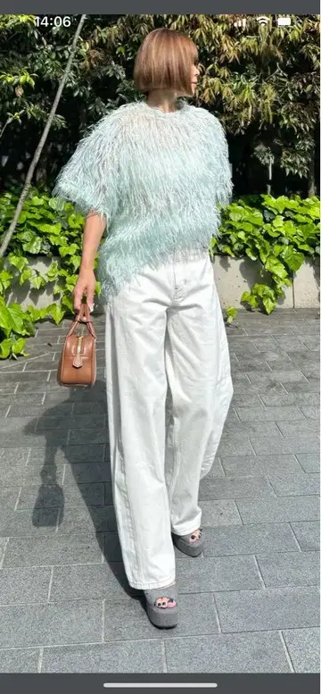 시뉴 민트 그린 페더 반팔 상의