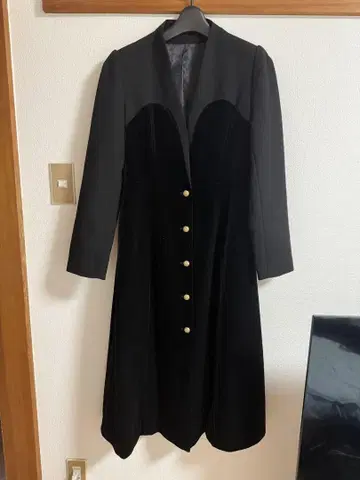 블랙 체스터 코트 벨벳