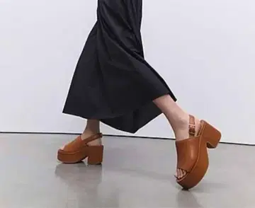 PLATFFORMS 가죽 힐 백 스트랩 샌들 핏플랍