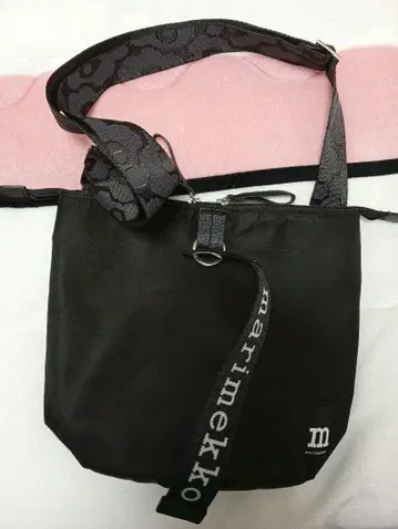 마리메코 숄더백 블랙