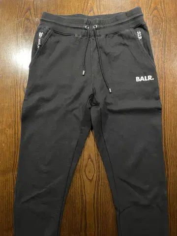 BALR. 지퍼 포켓 부착 스웨트 팬츠