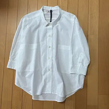 사라 란치 화이트 코튼 5부 소매 셔츠