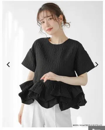 새상품급 핏모어 커브 프릴 자카드 상의