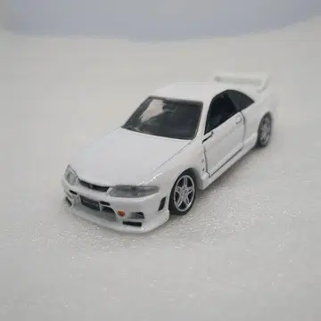 토미카 프리미엄 33 닛산 스카이라인 GT-R