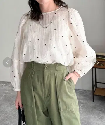 프레디 에미 하트 시어 블라우스 볼륨 소매 자수