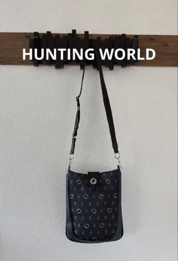 HUNTING WORLD 헌팅월드 숄더백 네이비