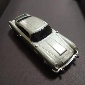 애스턴 마틴 DB5 실버