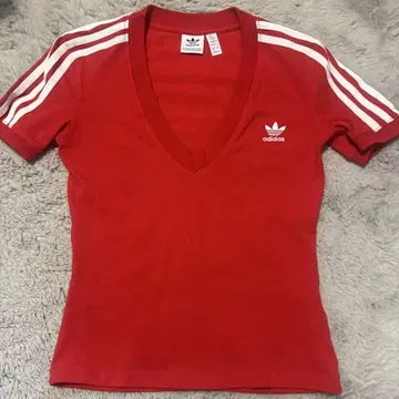 아디다스 레드 V넥 티셔츠 M