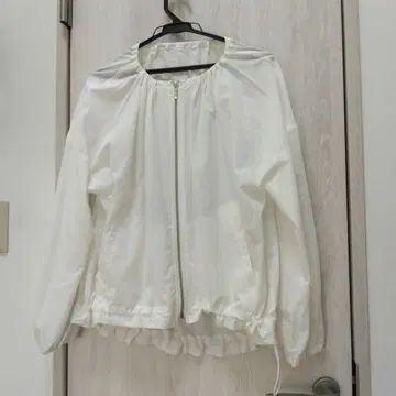 화이트 집업 자켓