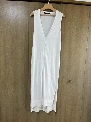 새상품급 화이트 얇은 소재 비침 있음 슬리브리스 롱 원피스