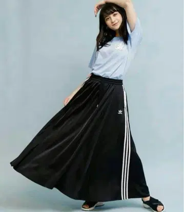 아디다스 블랙 플레어 스커트