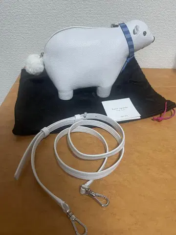 kate spade 화이트 곰 모양 숄더백