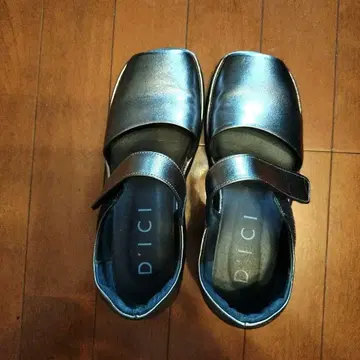디시 부드러운 양가죽 메탈릭 실버 샌들 23cm