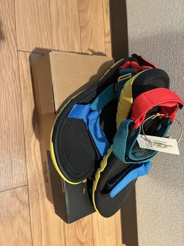 Teva 스포츠 샌들 컬러풀