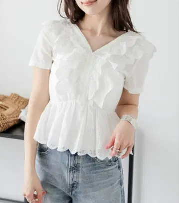 화이트 프릴 V 넥 페플럼 탑