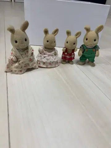 초기 실바니안 패밀리 아이보리 토끼 4마리