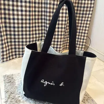 agnis b. 리버서블 토트백 블랙과 화이트