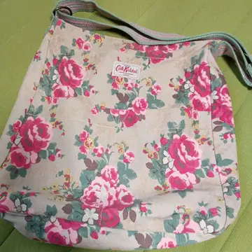 Cath Kidston 플라워 프린트 사코슈