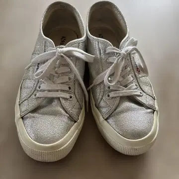 SUPERGA 실버 라메 스니커즈