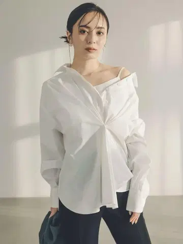 프론트 턱 디자인 셔츠 화이트