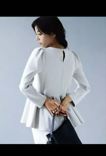 Emilyan 백 펄 페플럼 프릴 디자인 블라우스 그레이지 M