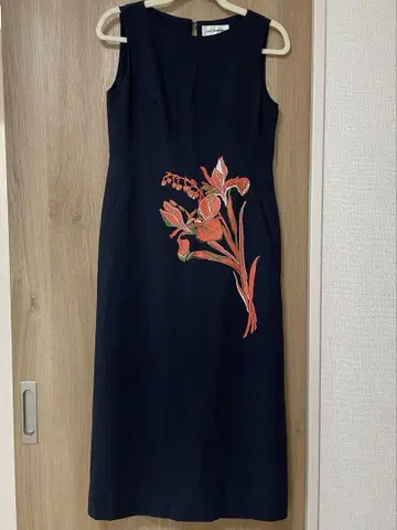 LILY BROWN 네이비 슬리브리스 원피스 사이즈 0