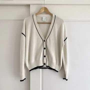 Spick & Span 단추 라인 V 넥 가디건 내추럴 새상품급