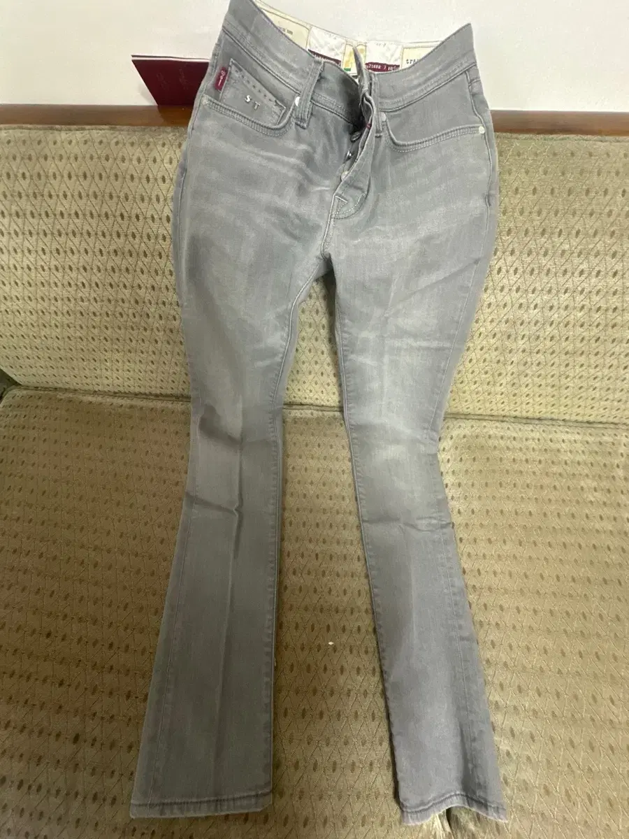 트라마로사 레오나르도 데님
