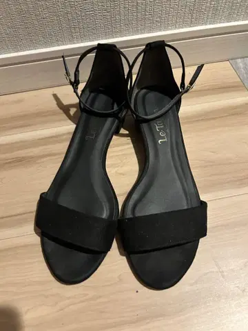 루타론 블랙 샌들 로우 힐