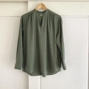 UNITED ARROWS UBCB 메탈 버튼 개더 블라우스 카키