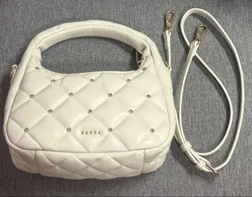 RANDA 하프문 화이트 퀼팅 숄더백