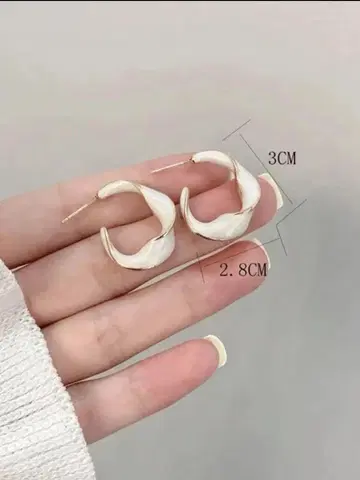 화이트 후프 귀걸이