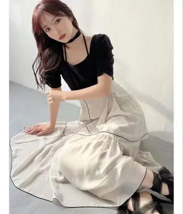 RESEXXY 바이컬러 멜로 플레어 원피스 블랙