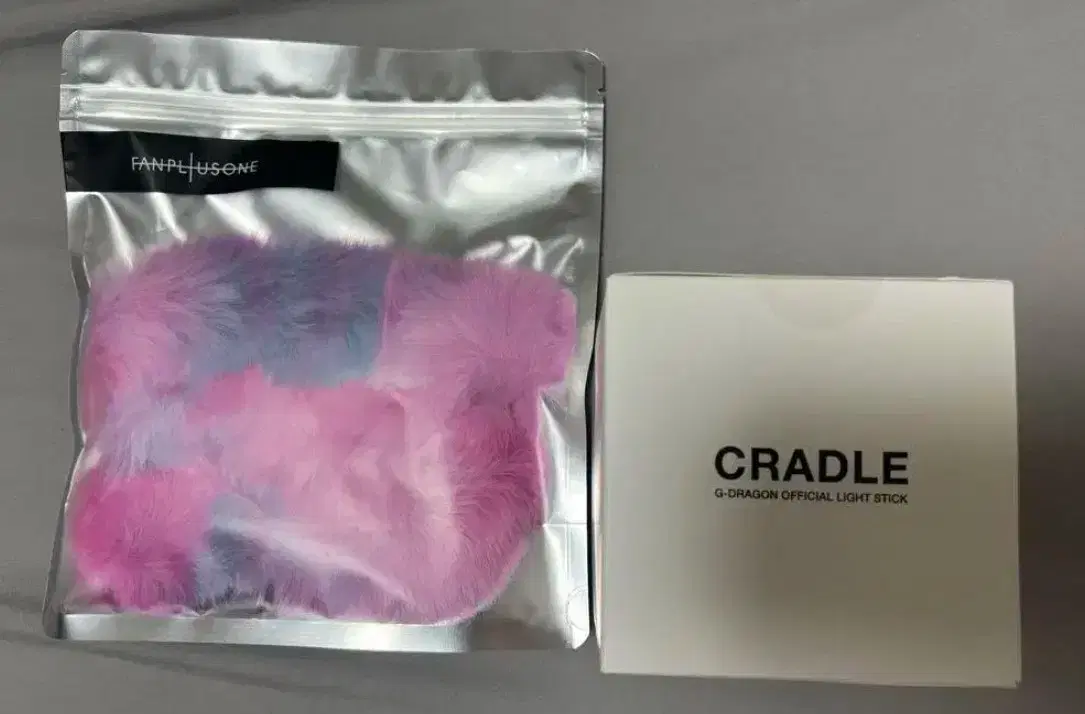 [Sealed] G-dragon lightstick cradle + cover (World ver.)