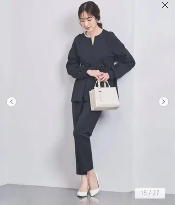 SPONGY 펄 모티브 페플럼 블라우스