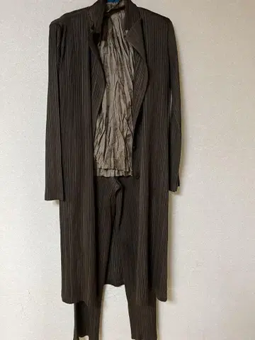 ISSEYMIYAKE 플리츠 다크 브라운 셋업
