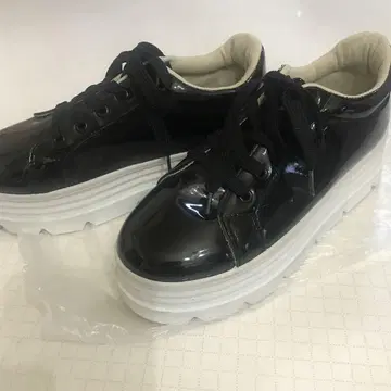 블랙 통굽 스니커즈