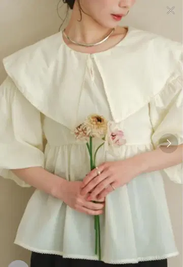 hinari 빅 칼라 페플럼 블라우스 크림