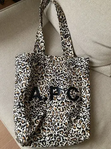 미사용 새상품 A.P.C 아페쎄 레오파드 토트백