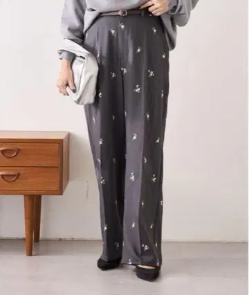 shenesy Lee 자수 슬랙스 사이즈 36