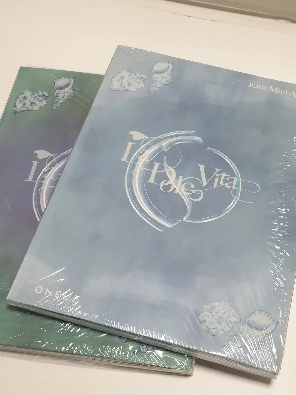 [Shipping Included] Oneus album La Dolce Vita 2 versions 1 set (sealed)