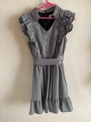 앙크루즈 카라 프릴 원피스