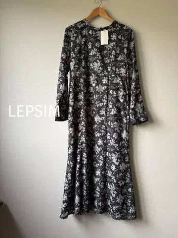 새상품 LEPSIM 시어 자카드 프린트 원피스 블랙