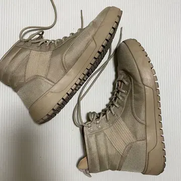 베이지 하이컷 부츠